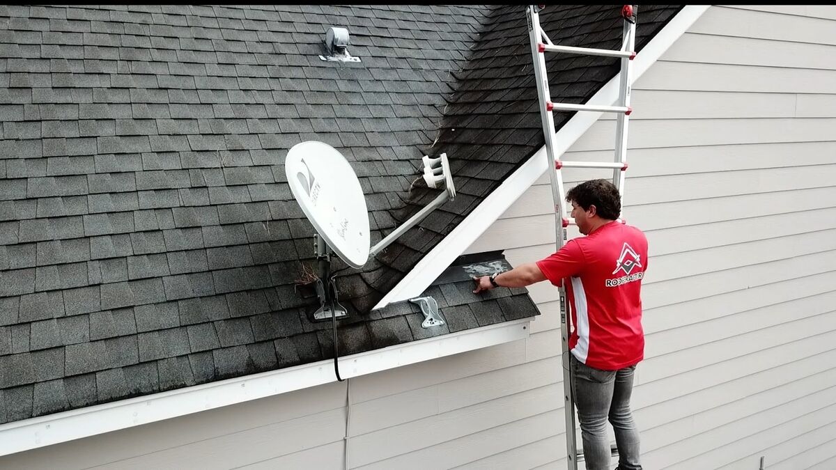 Homeowner meeting with a licensed roofing contractor